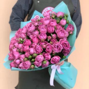 Букет из кустовых розовых роз